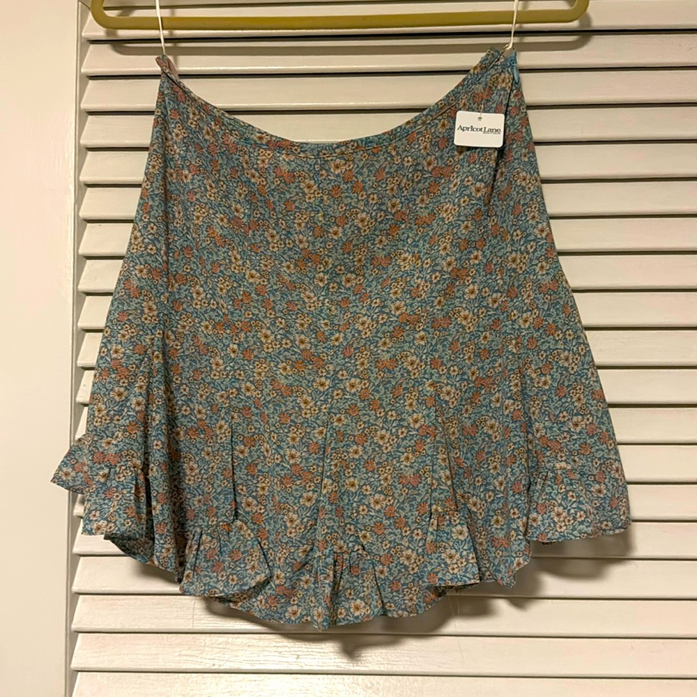 New Women’s skort size large blue flower pattern